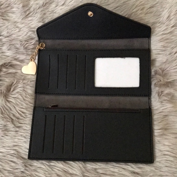 🔥LAST 1‼️BLACK LEATHER WALLET W/ GOLD HEART CHAIN - Picture 3 of 4